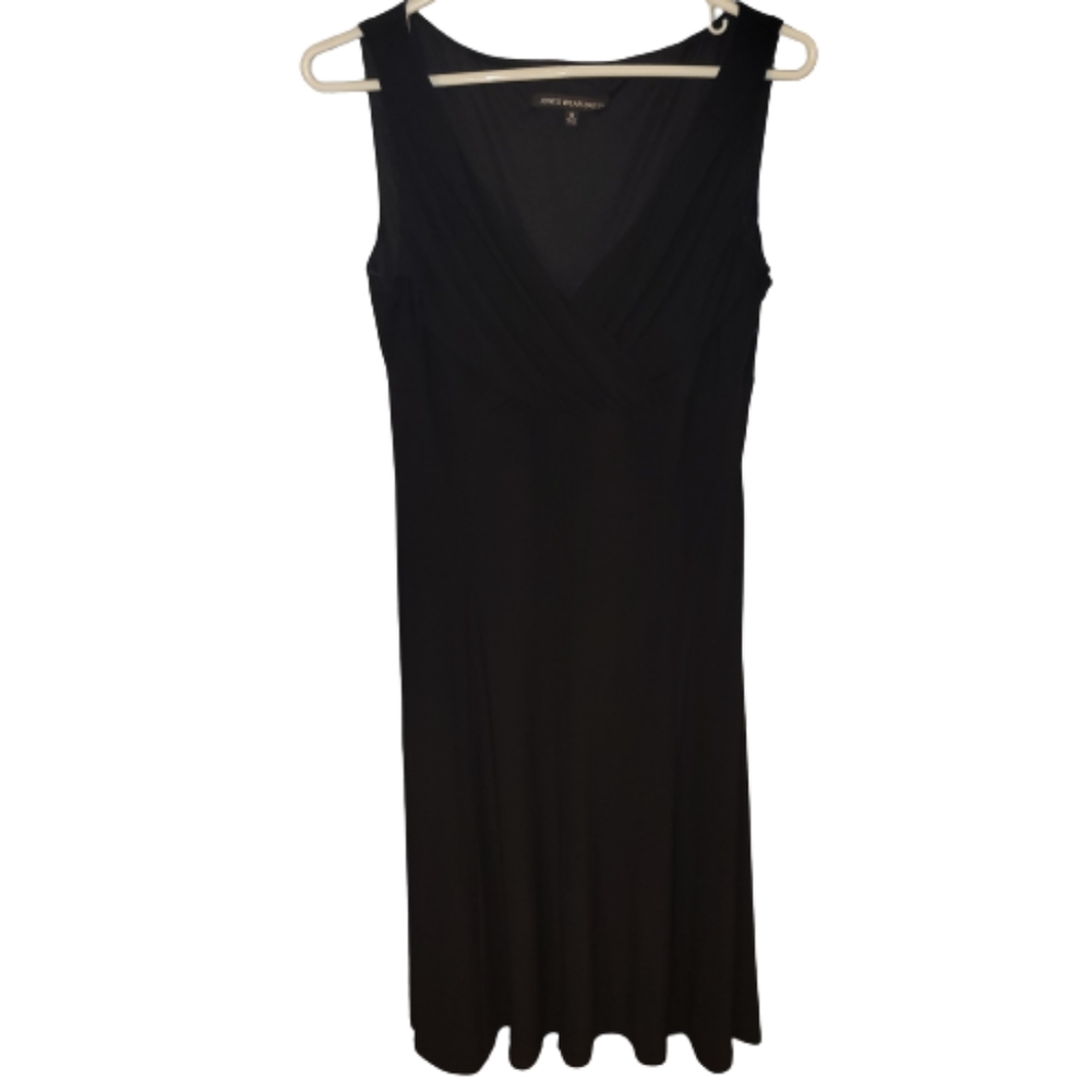 Jones Wear Dress v neck sleeveless little black dress